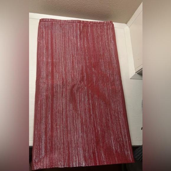 Luxe Habitat Rectangular HolidayTable Cloth - Picture 2 of 2